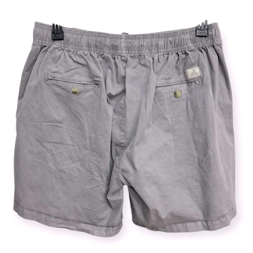 Simply Southern Men’s Gray Khakis Drawstring Short‎ Size M. 6”Inseam.